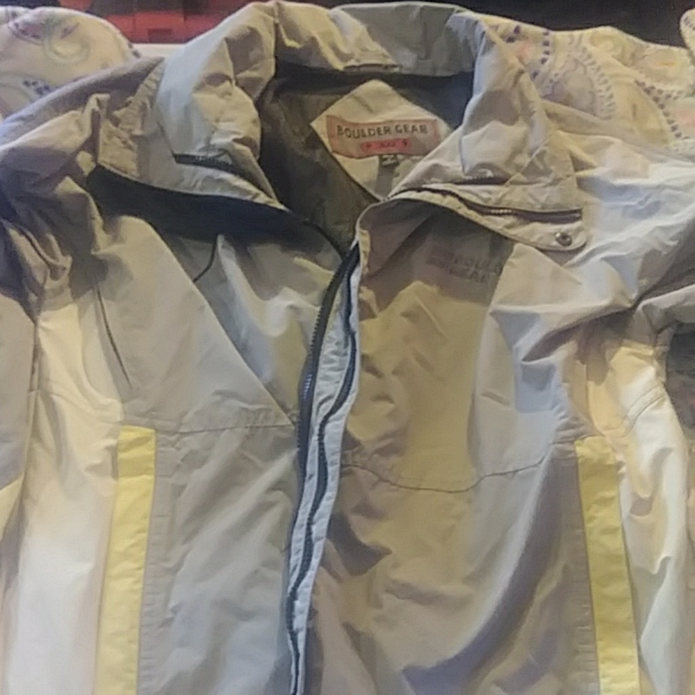 Boulder gear mens med. Lite weight jacket
